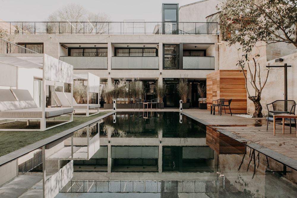 Le Palais Gallien Hotel & Spa Bordeaux Exterior photo The hotel's pool