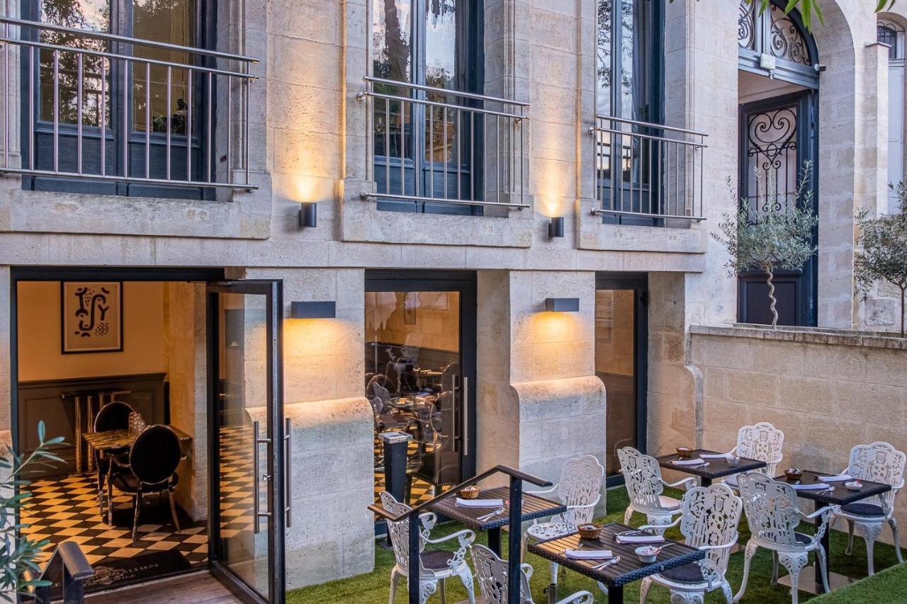 Le Palais Gallien Hotel & Spa Bordeaux Exterior photo The restaurant's courtyard