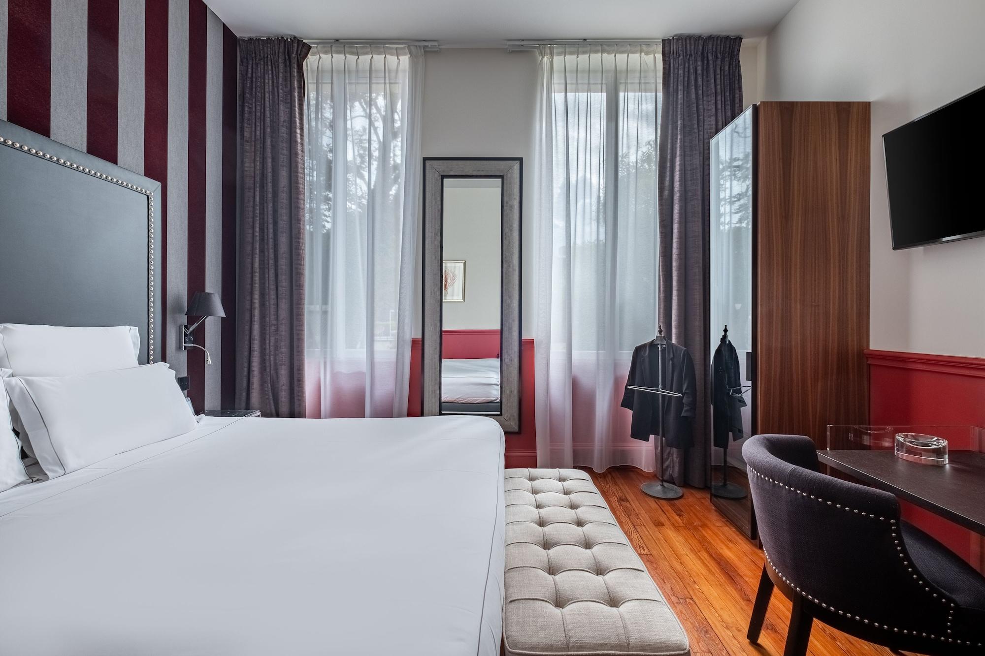 Le Palais Gallien Hotel & Spa Bordeaux Exterior photo A room at the hotel