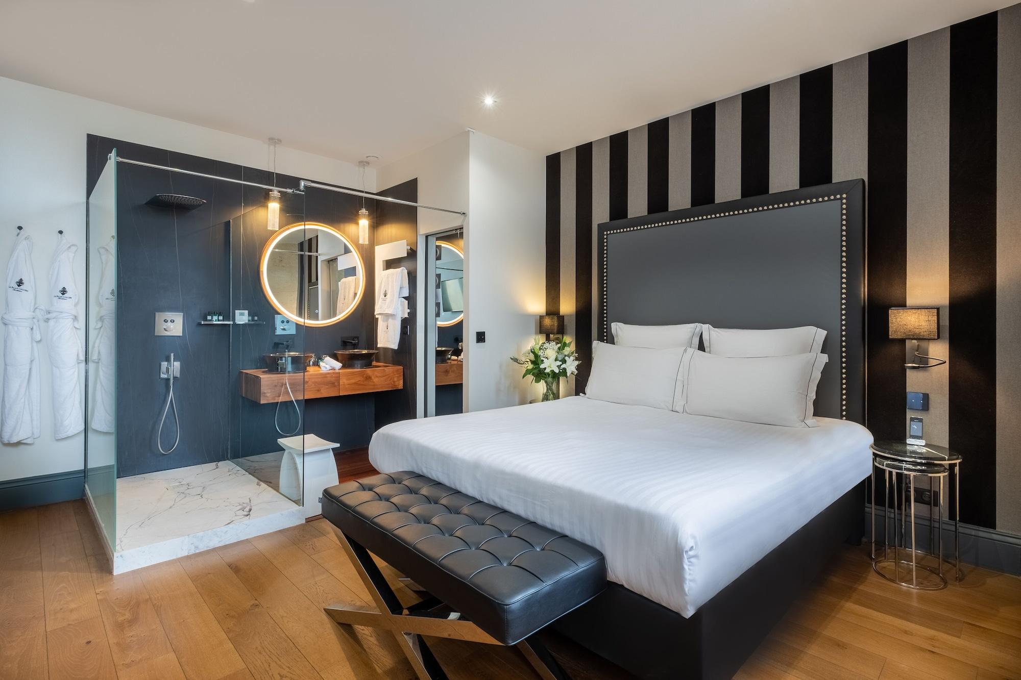 Le Palais Gallien Hotel & Spa Bordeaux Exterior photo A room at the hotel