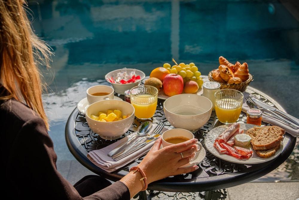 Le Palais Gallien Hotel & Spa Bordeaux Exterior photo Breakfast at the hotel