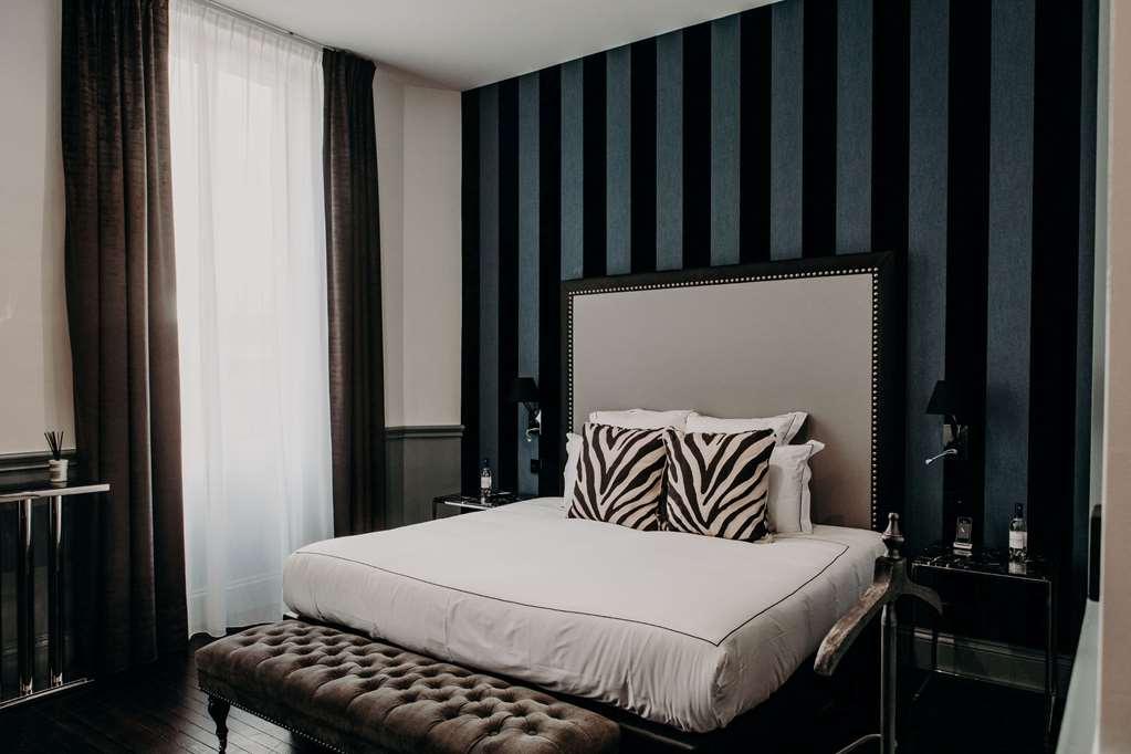 Le Palais Gallien Hotel & Spa Bordeaux Room photo A bedroom at the hotel