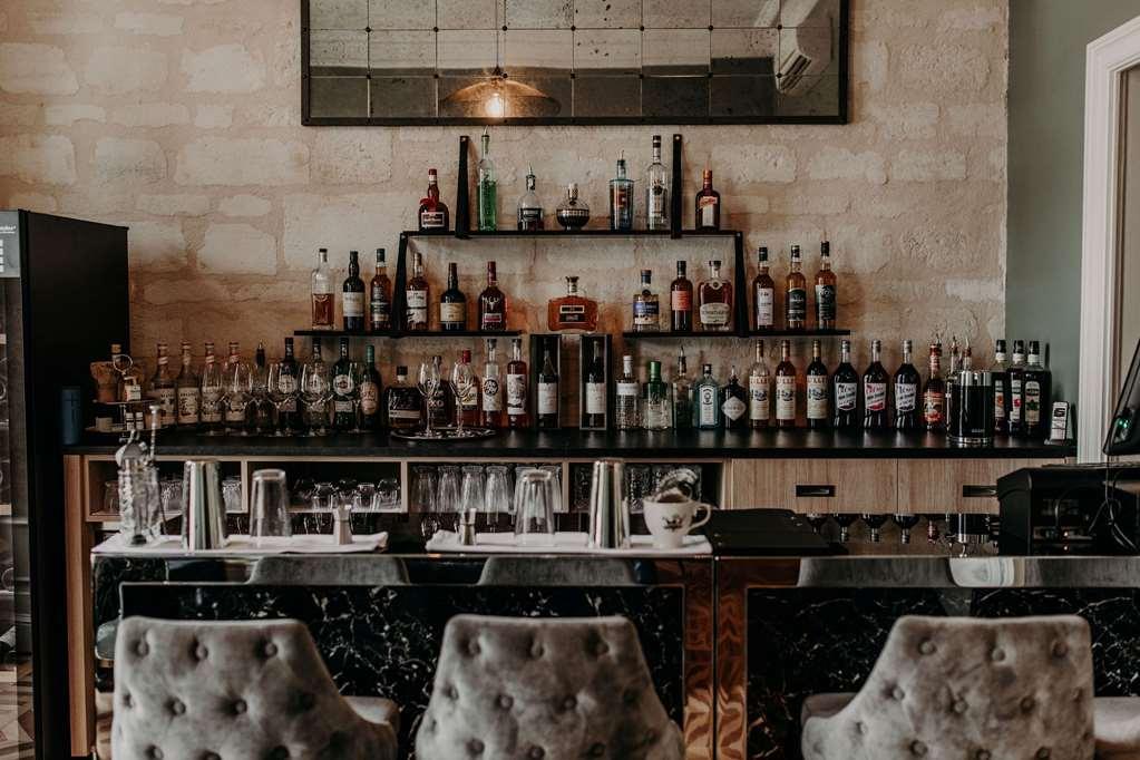 Le Palais Gallien Hotel & Spa Bordeaux Restaurant photo The bar at the hotel